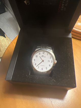 Reloj Lotus Blanco y Plateado