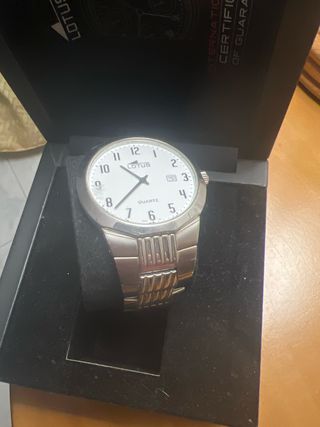 Reloj Lotus Blanco y Plateado