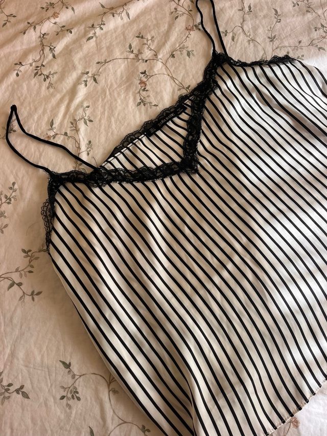 Top Zara Rayas Negras y Blancas con Encaje