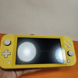 Nintendo Switch Lite Giallo con scatola