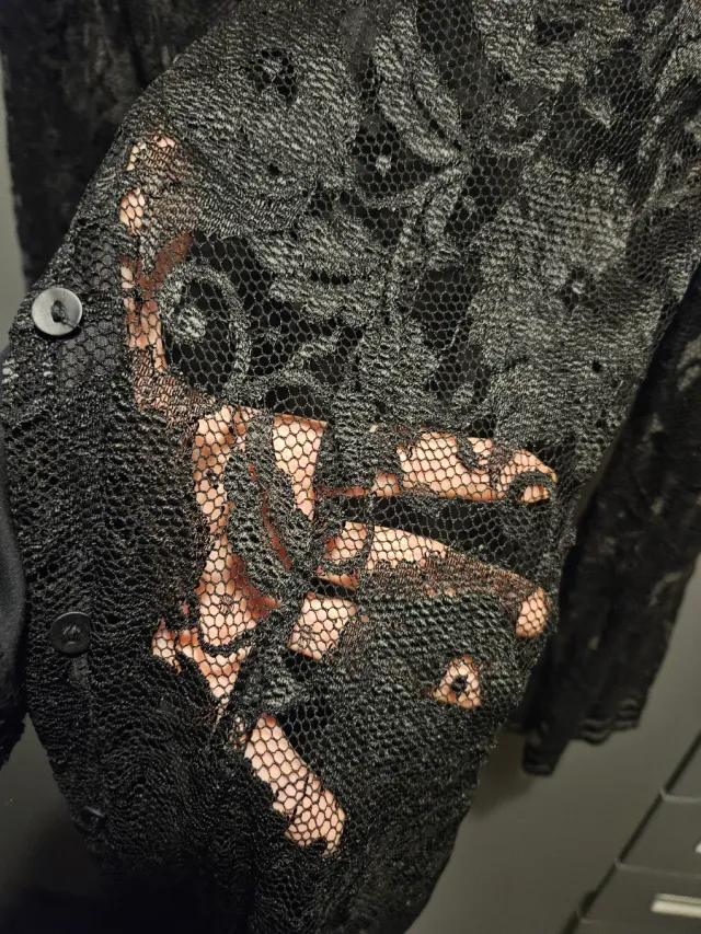 Sobrecamisa encaje negra T40. Semi nueva.