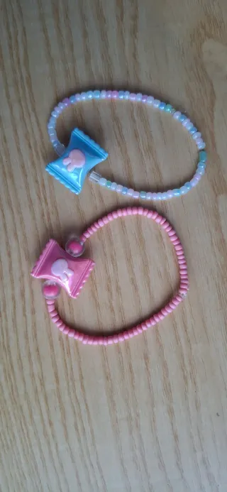 Pulsera infantil con abalorios