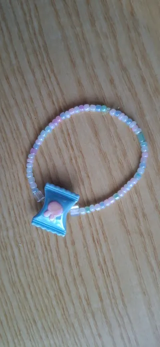 Pulsera infantil con abalorios