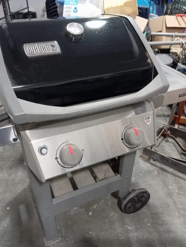 Barbacoa ,bombona ,cepillo más pinzas,marca Weber