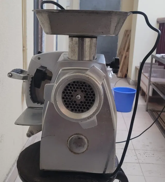 Picadora de carne profesional + Sierra eléctrica