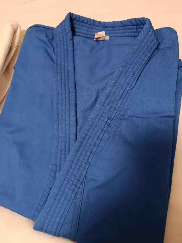 Lote kimonos artes marciales