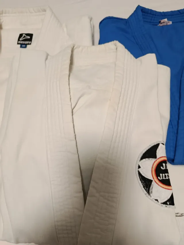 Lote kimonos artes marciales