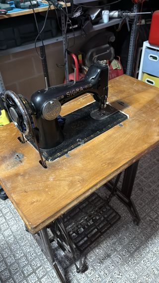 Máquina de coser Sigma antigua