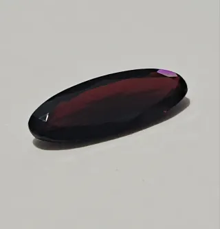 Piedra Granate Rojo intenso.