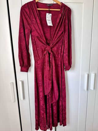 Vestido midi granate Zara