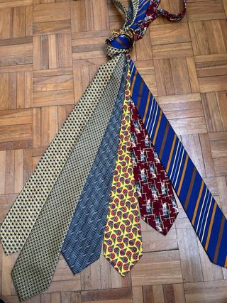 Lote 6 corbatas x 10€. 7 packs diferentes x 60€.