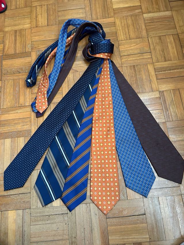 Lote 6 corbatas x 10€.  7 packs diferentes x 60€.