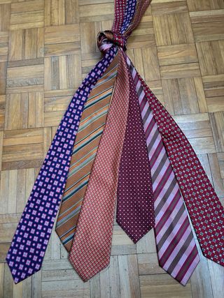 Lote 6 corbatas x 10€. 7 packs diferentes x 60€.