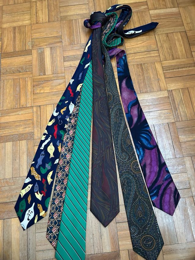 Lote 6 corbatas x 10€.  7 packs diferentes x 60€.