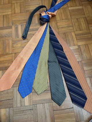 Lote 6 corbatas x 10€. 7 packs diferentes x 60€.