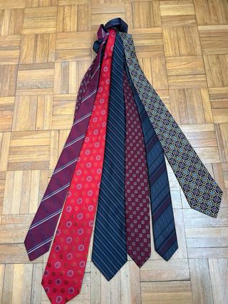 Lote 6 corbatas x 10€. 7 packs diferentes x 60€.