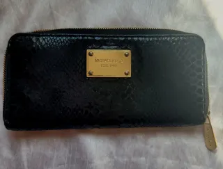 Cartera Michael Kors Negra y Dorada