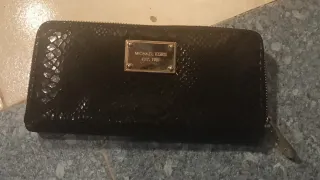 Cartera Michael Kors Negra y Dorada