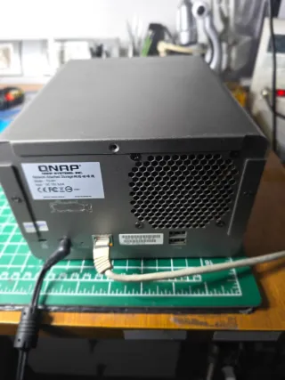 NAS QNAP TS-201 usato con 2 dischi da 500gb