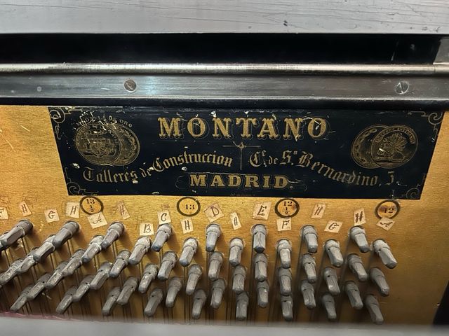 Piano Antiguo Montano