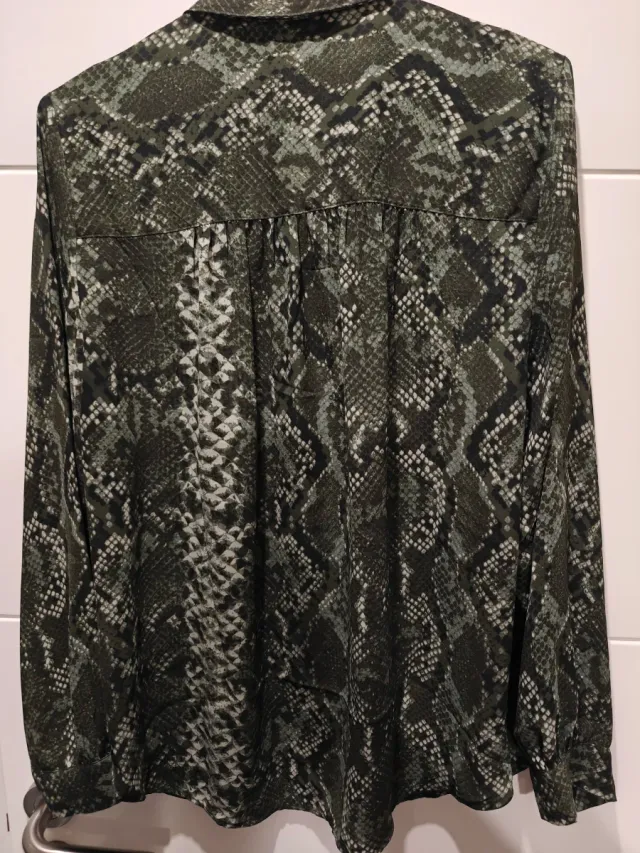 Blusa verde estampado animal