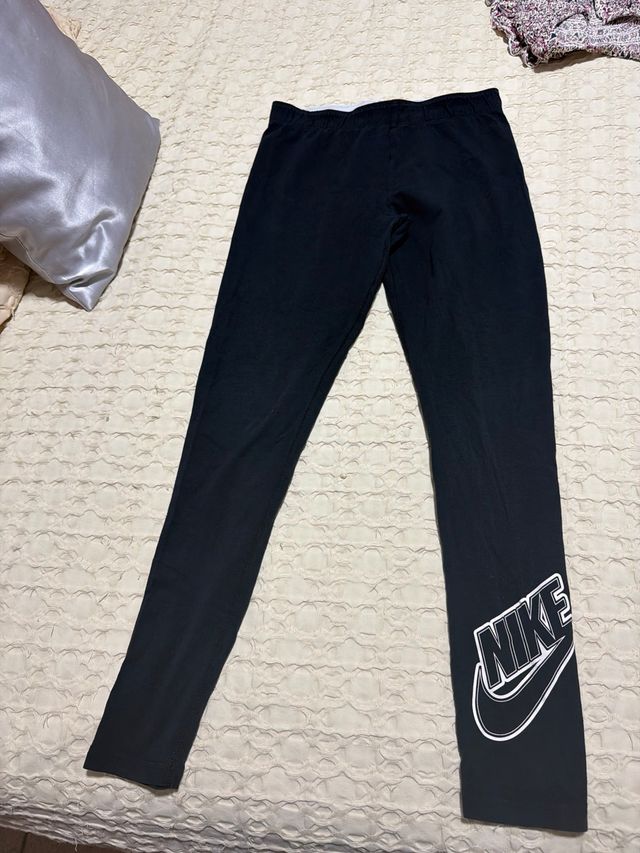 Mallas Nike Negras con Logo Nike