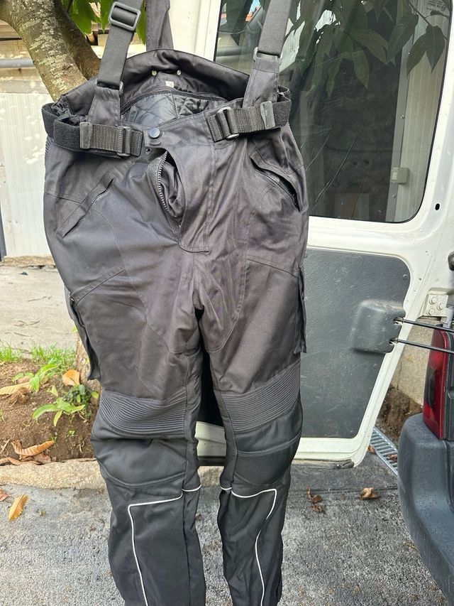 Pantalón de moto/quad negro con tirantes