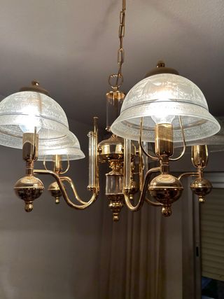 Lámpara de araña dorada antigua