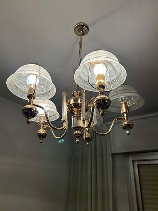 Lámpara de araña dorada antigua