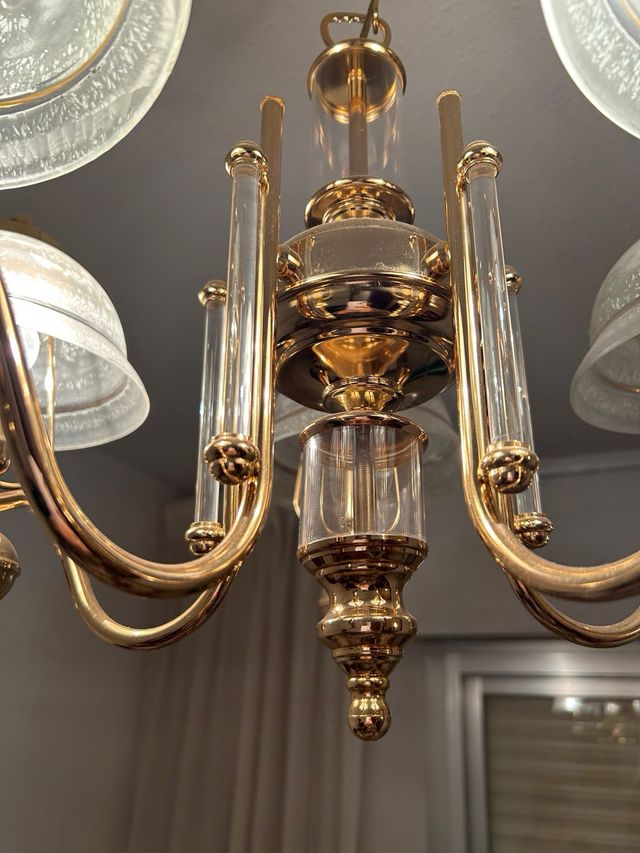 Lámpara de araña dorada antigua
