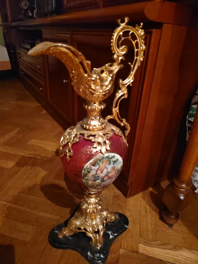 Jarrón Bronce y Porcelana con Detalle Pintado