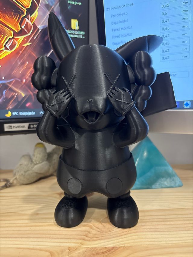 Figura Pikachu Kaws Negra