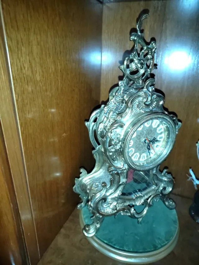 Reloj de sobremesa de bronce