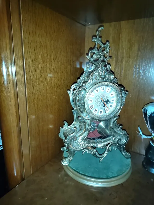 Reloj de sobremesa de bronce