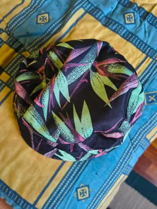 Cappello da pescatore a tema floreale