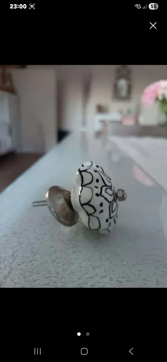 Tiradores de cerámica blancos con diseño