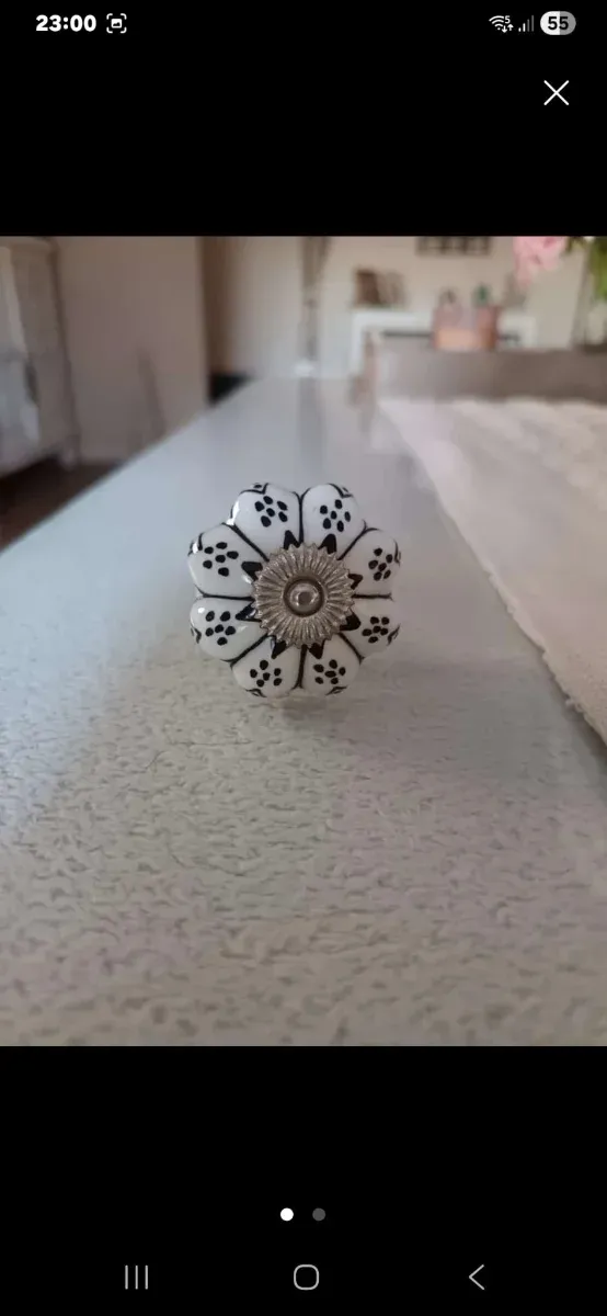 Tiradores de cerámica blancos con diseño