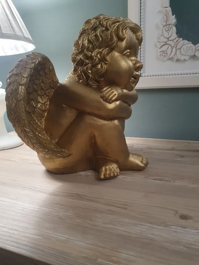 Angelo decorativo dorato