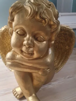 Angelo decorativo dorato