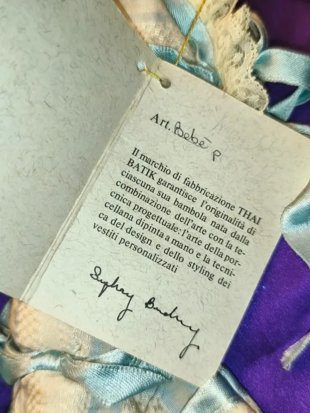 Bambola porcellana Thai Batik Italia