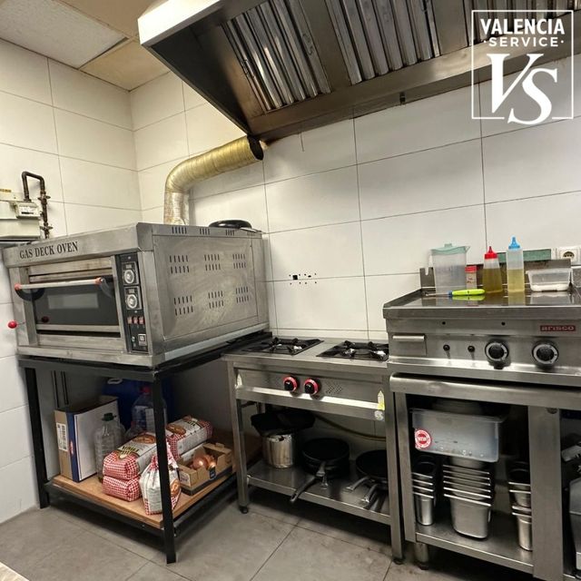 0794 - BAR, CAFETERÍA, RESTAURANTE Y PIZZERÍA EN L