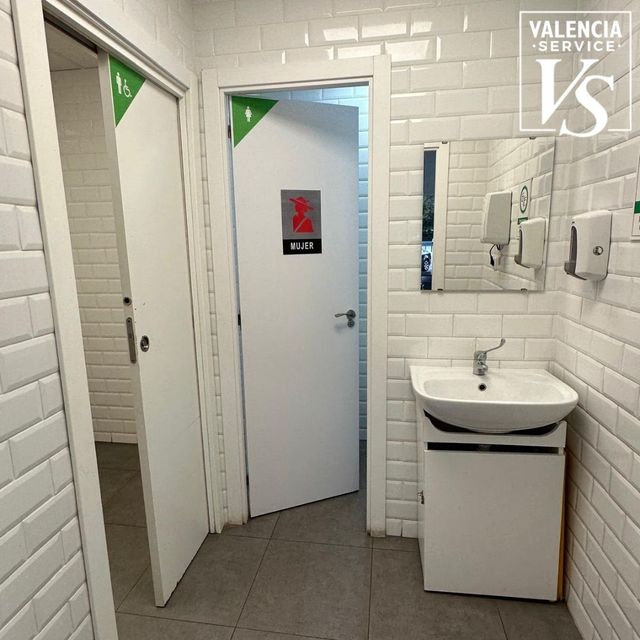 0794 - BAR, CAFETERÍA, RESTAURANTE Y PIZZERÍA EN L