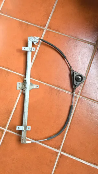 Arco elevalunas manual izquierdo conductor. Nissan