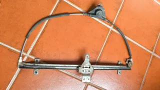 Arco elevalunas manual izquierdo conductor. Nissan