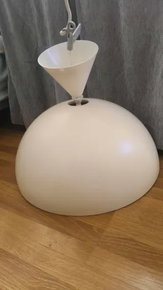 2 lampade a sospensione metalliche bianche