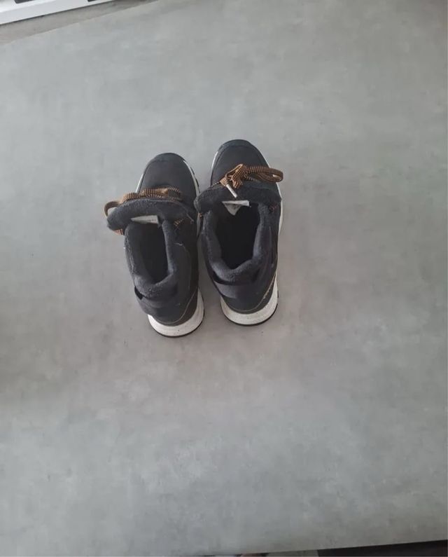 Zapatillas Quechua Negras y Naranjas Talla 42