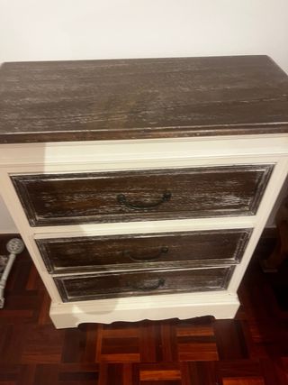 Mesita de noche de madera y tela