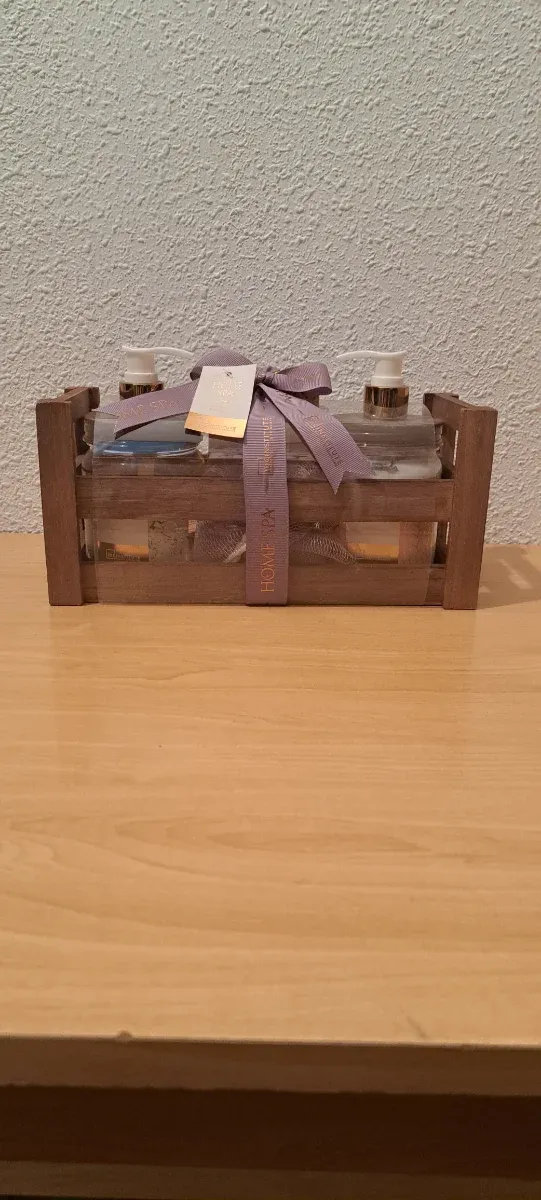 Gel ducha, locion corporal,  sales de baño, esponj