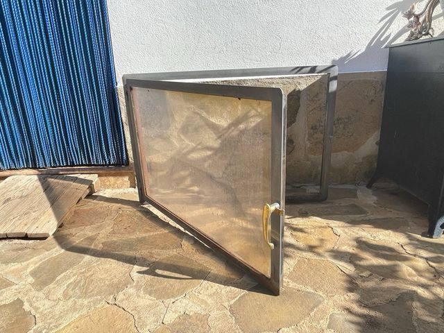 Puerta de chimenea con cristal