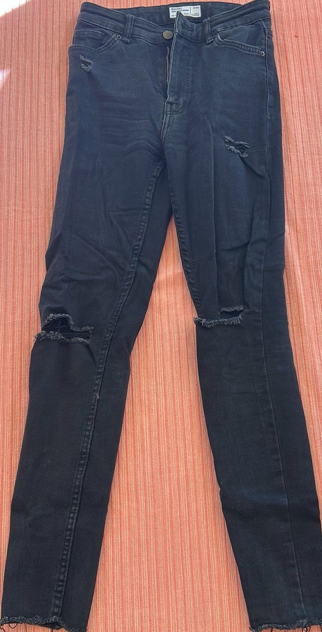 Tejano roto pitillo negro desgastado